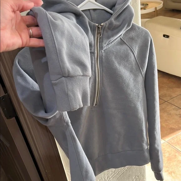 Vuori Womens Sweatshirt Restore Half Zip
Hoodie Size medium - Picture 4 of 12